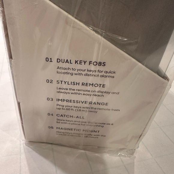 Sharper Image Auto Keyfinder Magnetic Smart Tracker and Storage - Picture 2 of 7